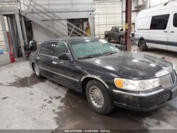  Salvage Lincoln Towncar