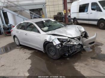  Salvage Nissan Altima