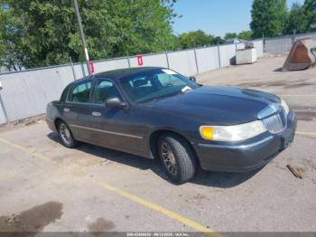  Salvage Lincoln Towncar