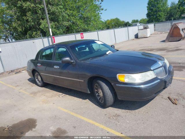  Salvage Lincoln Towncar