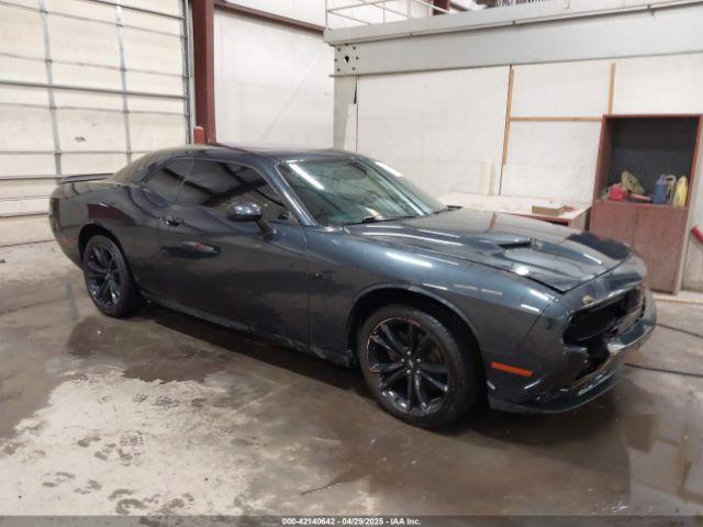  Salvage Dodge Challenger