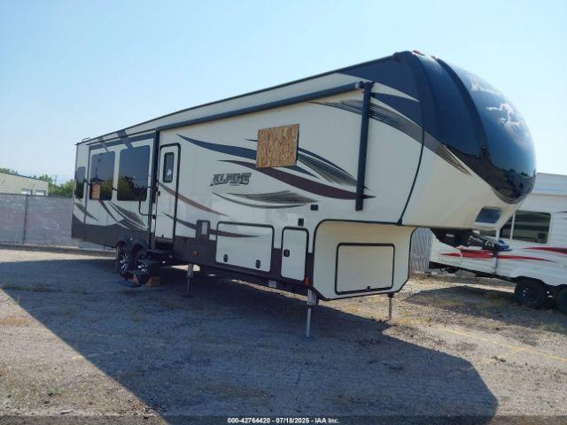  Salvage Keystone 5th Wheel