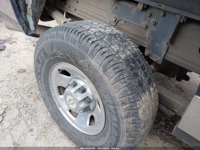 Chevrolet Silverado 3500 Ltz Image 15