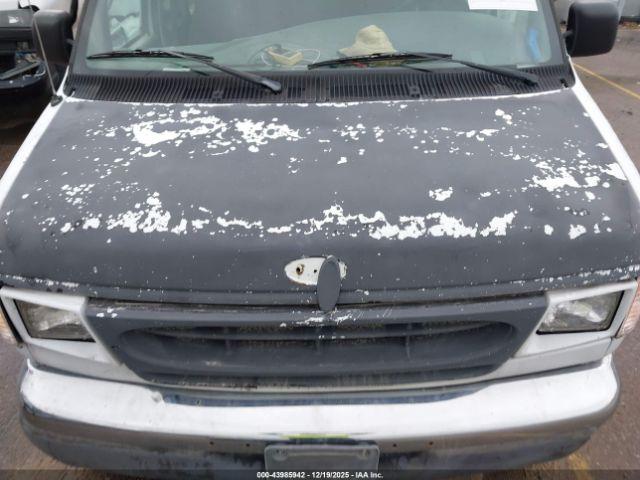 Ford E-250 Image 4