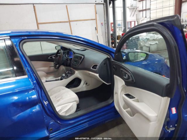 Chrysler 200 Limited Image 15