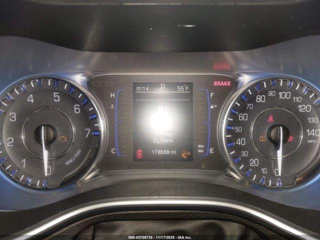 Chrysler 200 Limited Image 5