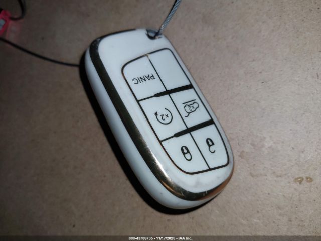 Chrysler 200 Limited Image 7