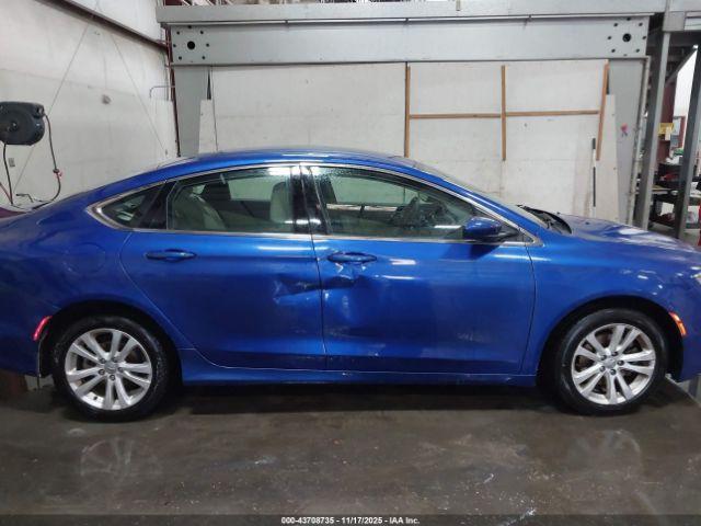 Chrysler 200 Limited Image 10