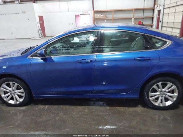 Chrysler 200 Limited Image 13