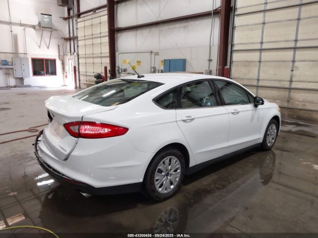 Ford Fusion S Image 4