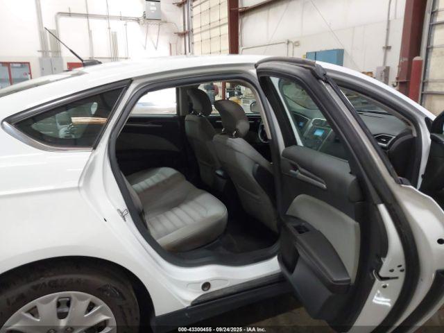 Ford Fusion S Image 6