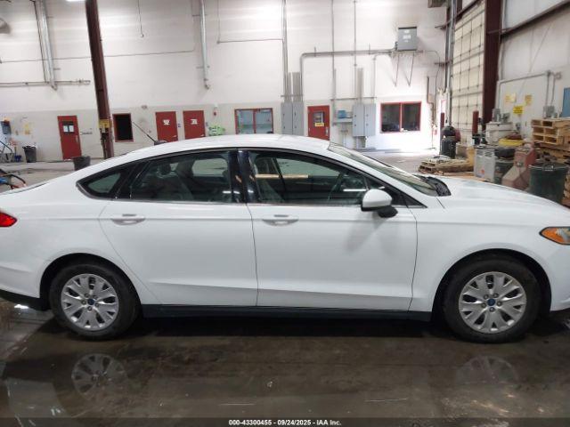 Ford Fusion S Image 14