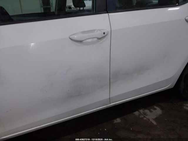 Toyota Corolla Le Image 11