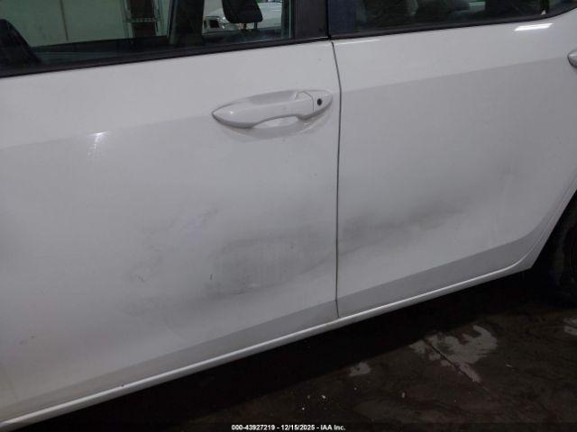 Toyota Corolla Le Image 11