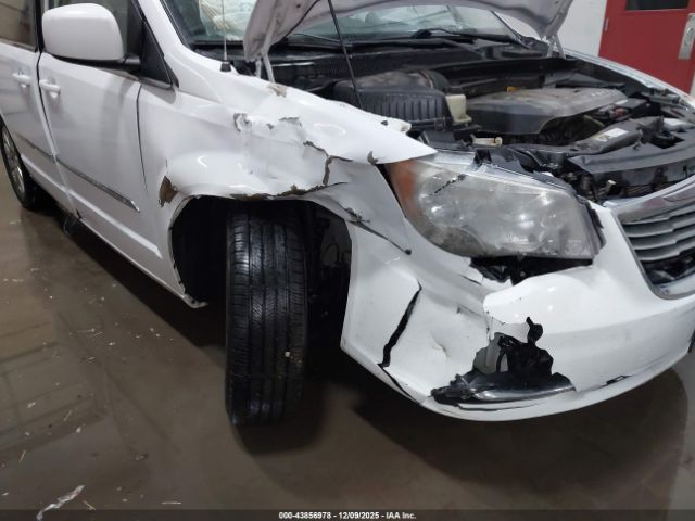 Chrysler Town & Country Touring Image 17