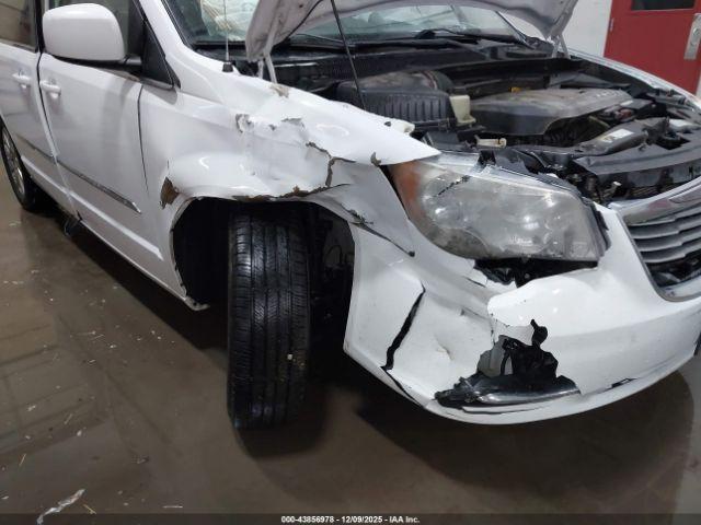 Chrysler Town & Country Touring Image 17