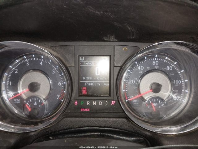 Chrysler Town & Country Touring Image 3