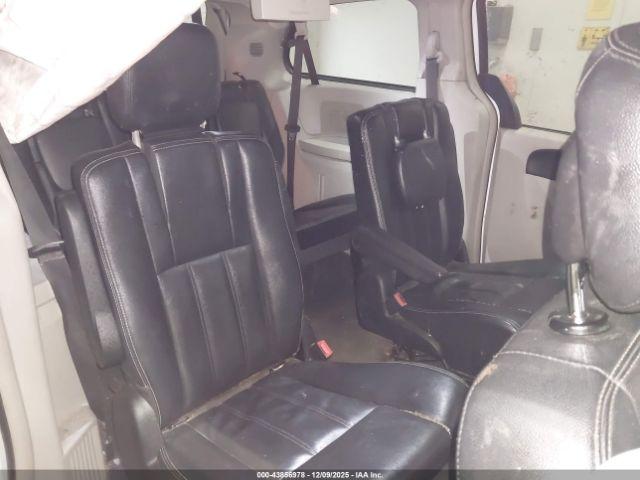 Chrysler Town & Country Touring Image 19