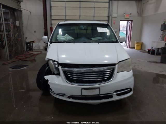 Chrysler Town & Country Touring Image 13