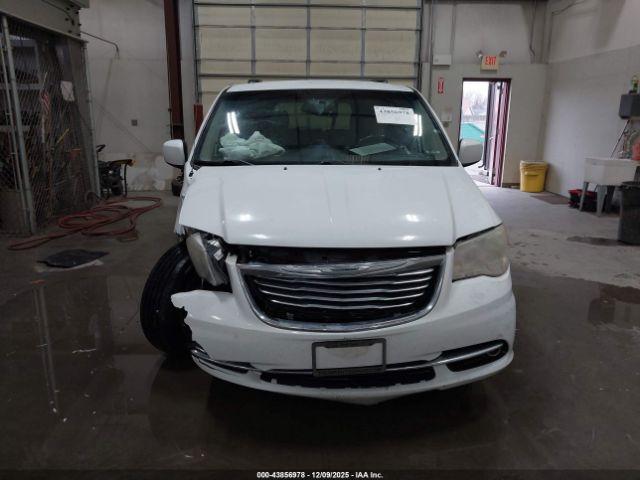 Chrysler Town & Country Touring Image 13