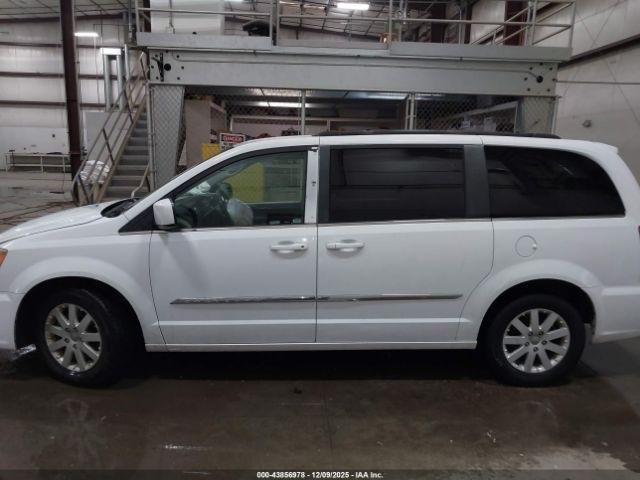 Chrysler Town & Country Touring Image 11