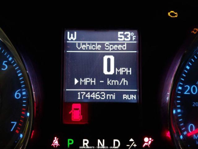 Chrysler Town & Country Touring Image 6