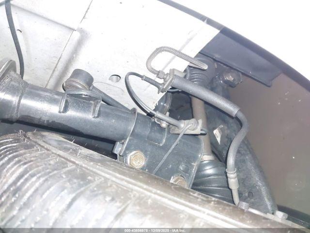 Chrysler Town & Country Touring Image 16