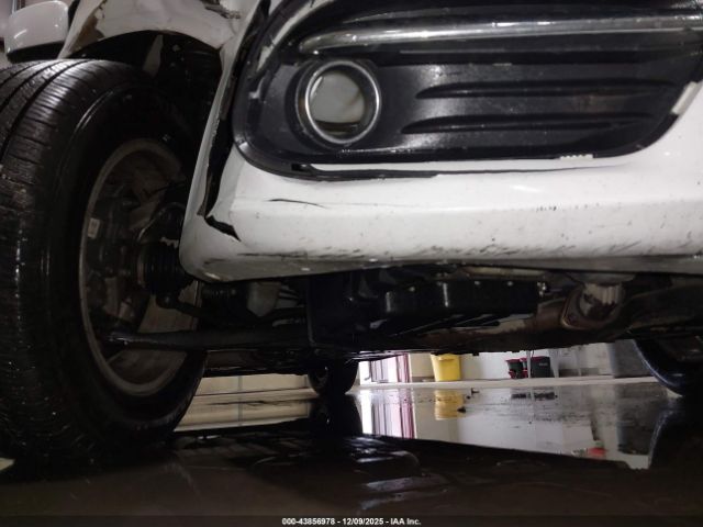 Chrysler Town & Country Touring Image 12