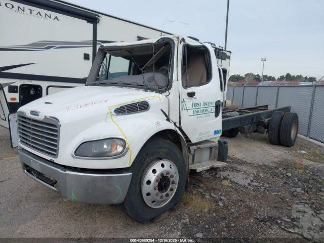 Freightliner M2 106 Image 4