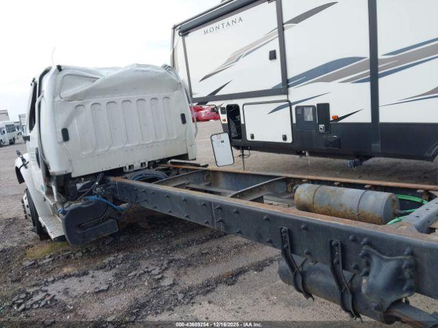 Freightliner M2 106 Image 8