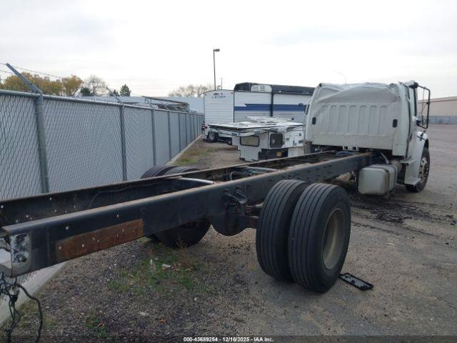 Freightliner M2 106 Image 3