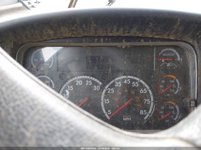 Freightliner M2 106 Image 7