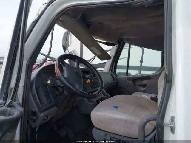 Freightliner M2 106 Image 5