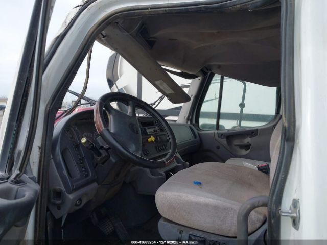 Freightliner M2 106 Image 5