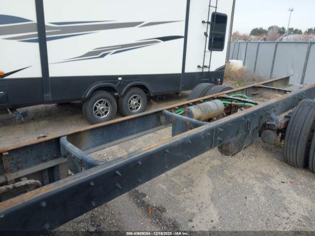 Freightliner M2 106 Image 2