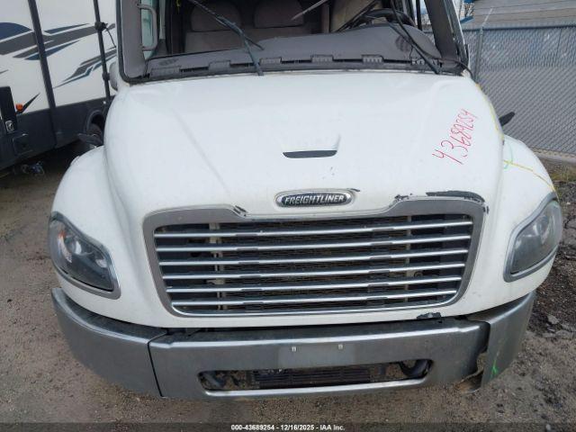 Freightliner M2 106 Image 12