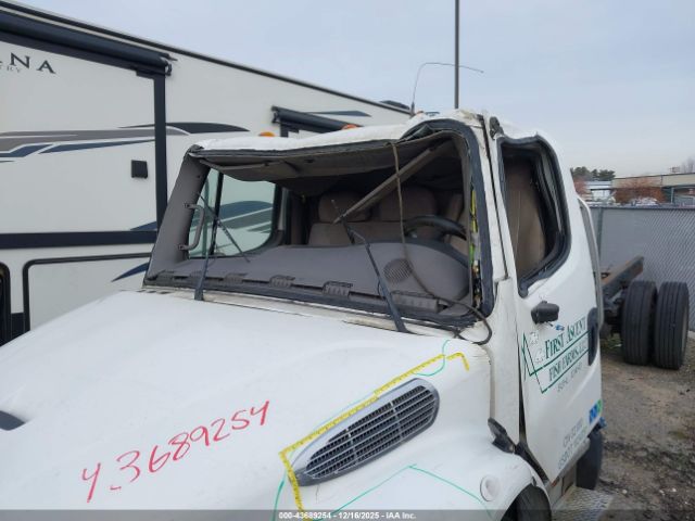 Freightliner M2 106 Image 15