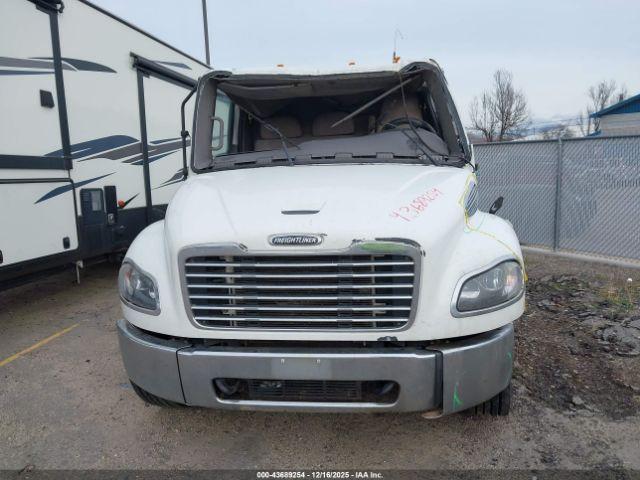 Freightliner M2 106 Image 9