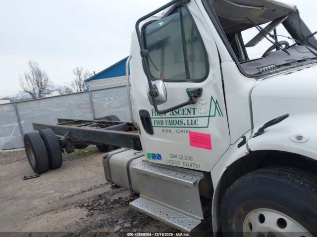 Freightliner M2 106 Image 10