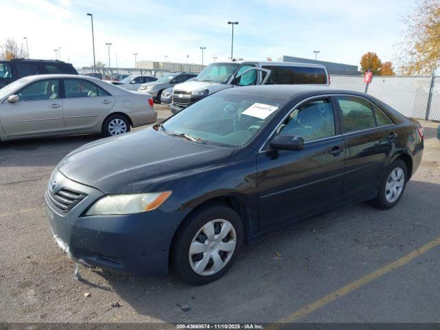 Toyota Camry Le Image 5