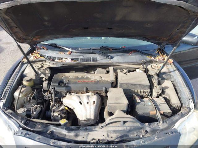 Toyota Camry Le Image 9