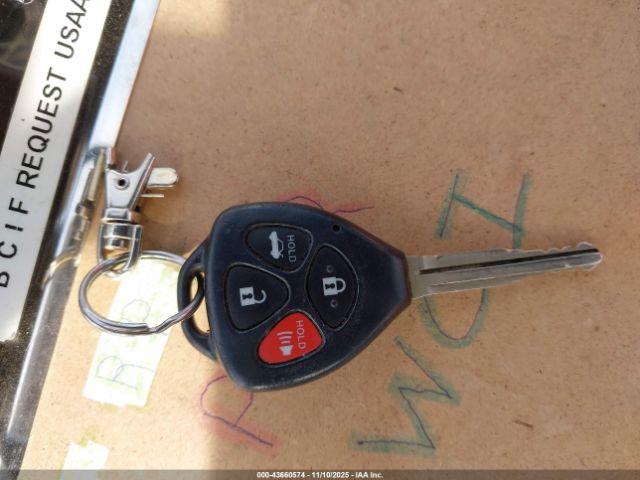 Toyota Camry Le Image 4