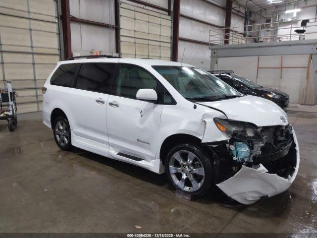  Salvage Toyota Sienna