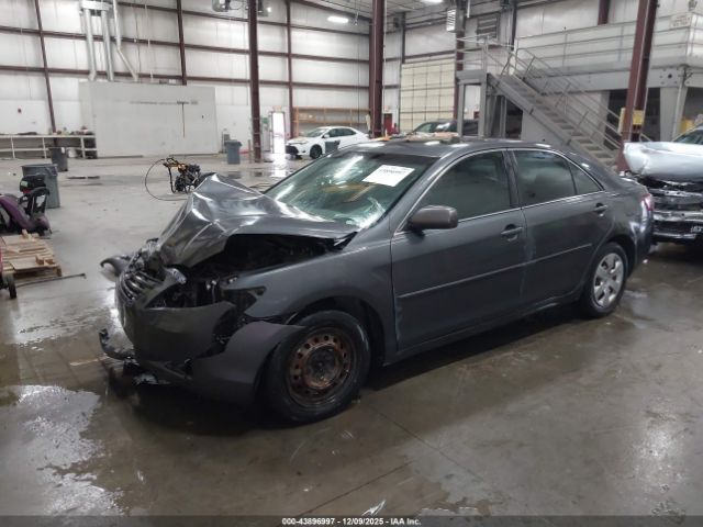 Toyota Camry Le Image 3