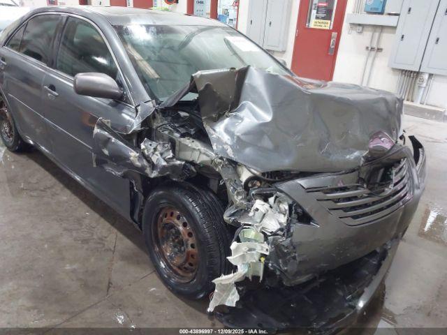 Toyota Camry Le Image 8