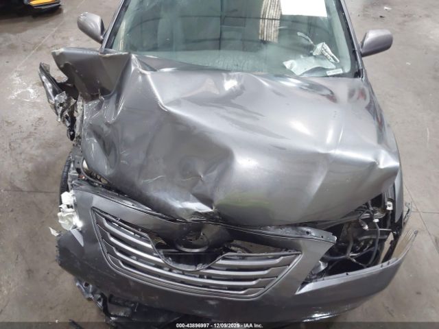 Toyota Camry Le Image 15