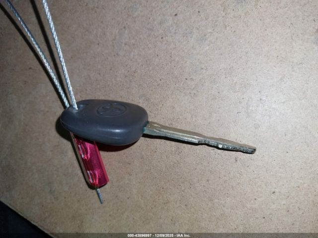 Toyota Camry Le Image 7