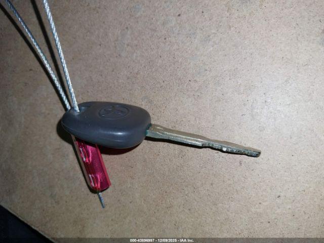 Toyota Camry Le Image 7