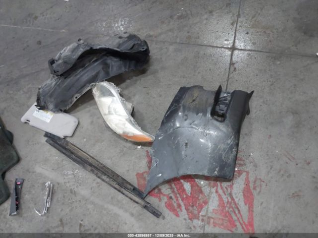 Toyota Camry Le Image 9