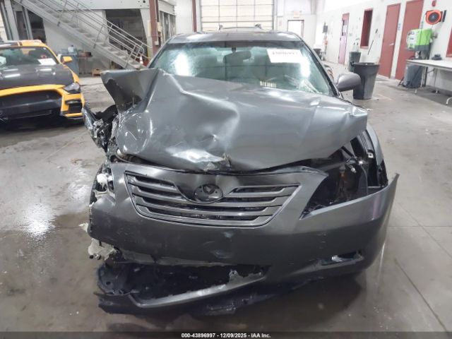 Toyota Camry Le Image 10